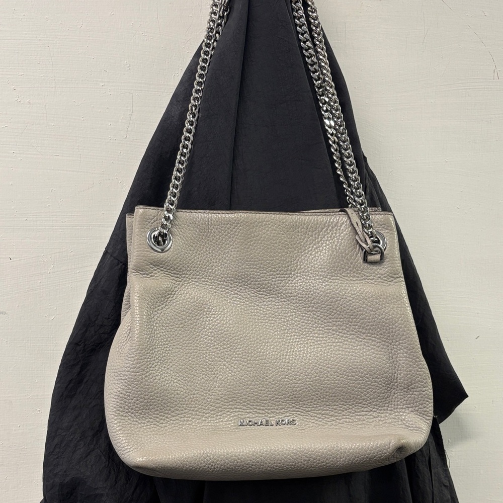 Michael Kors Pebble Leather Shoulder Bag in Light Gray - Picture 5 of 5